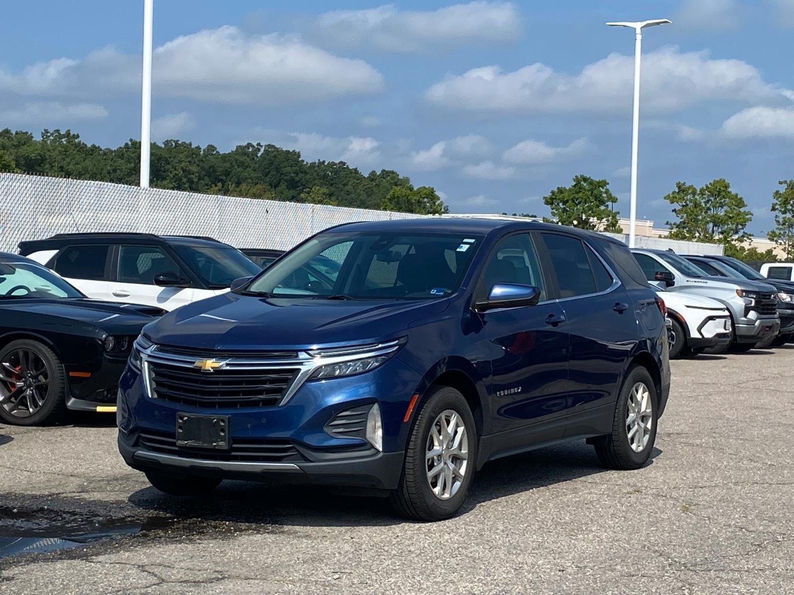 Used 2022 Chevrolet Equinox LT with VIN 3GNAXKEV4NL242422 for sale in Chester, VA