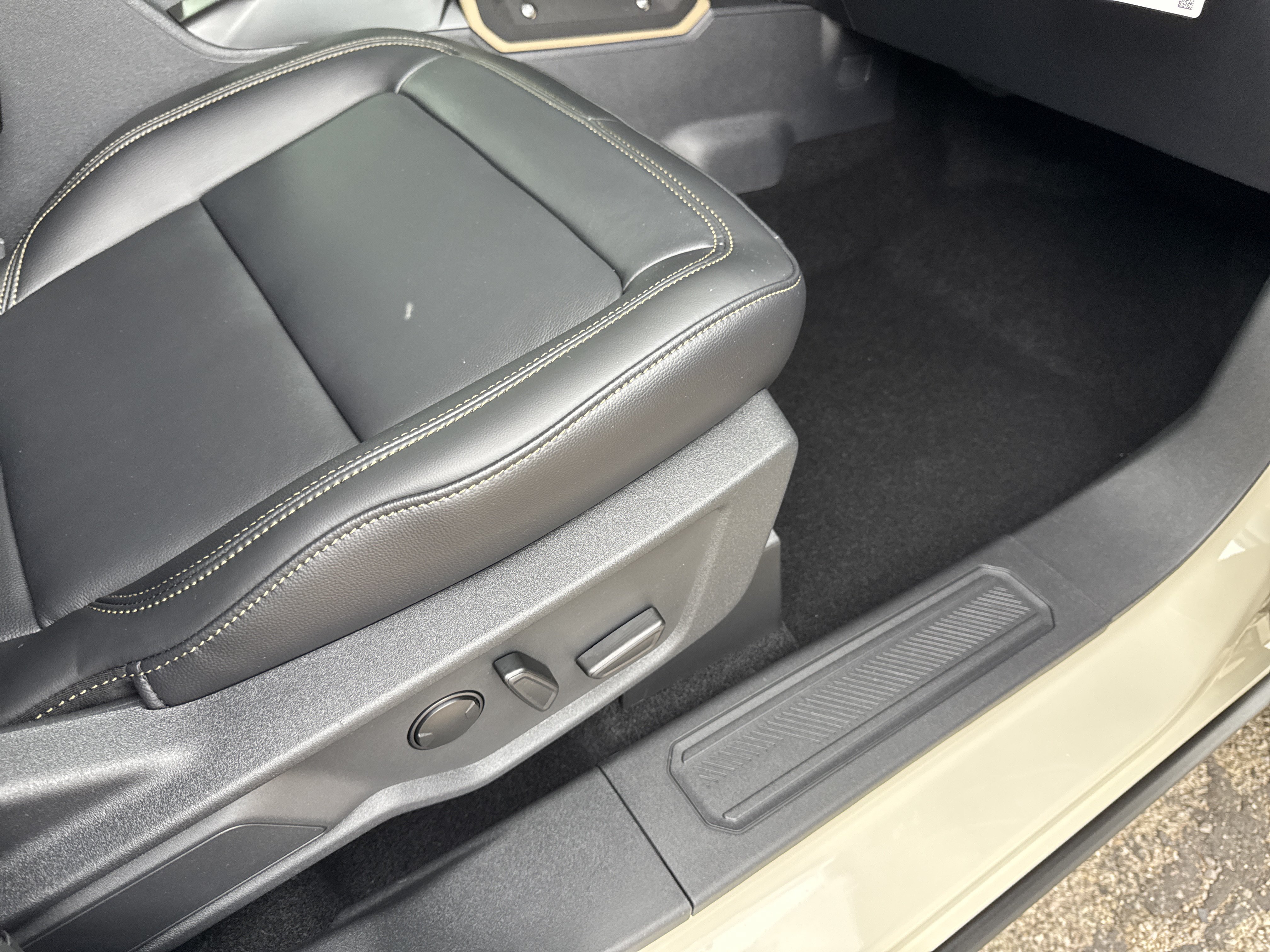 New 2026 Desert Sand Ford Badlands® image 15