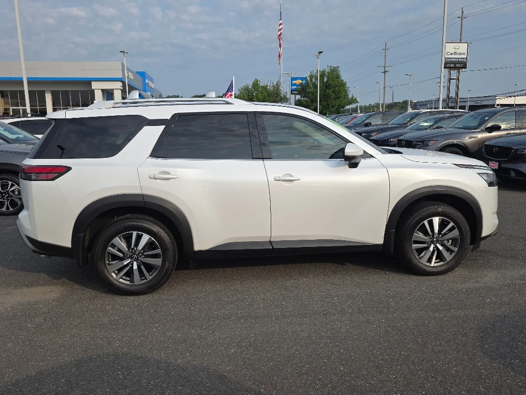 Used 2025 White Nissan SL image 18