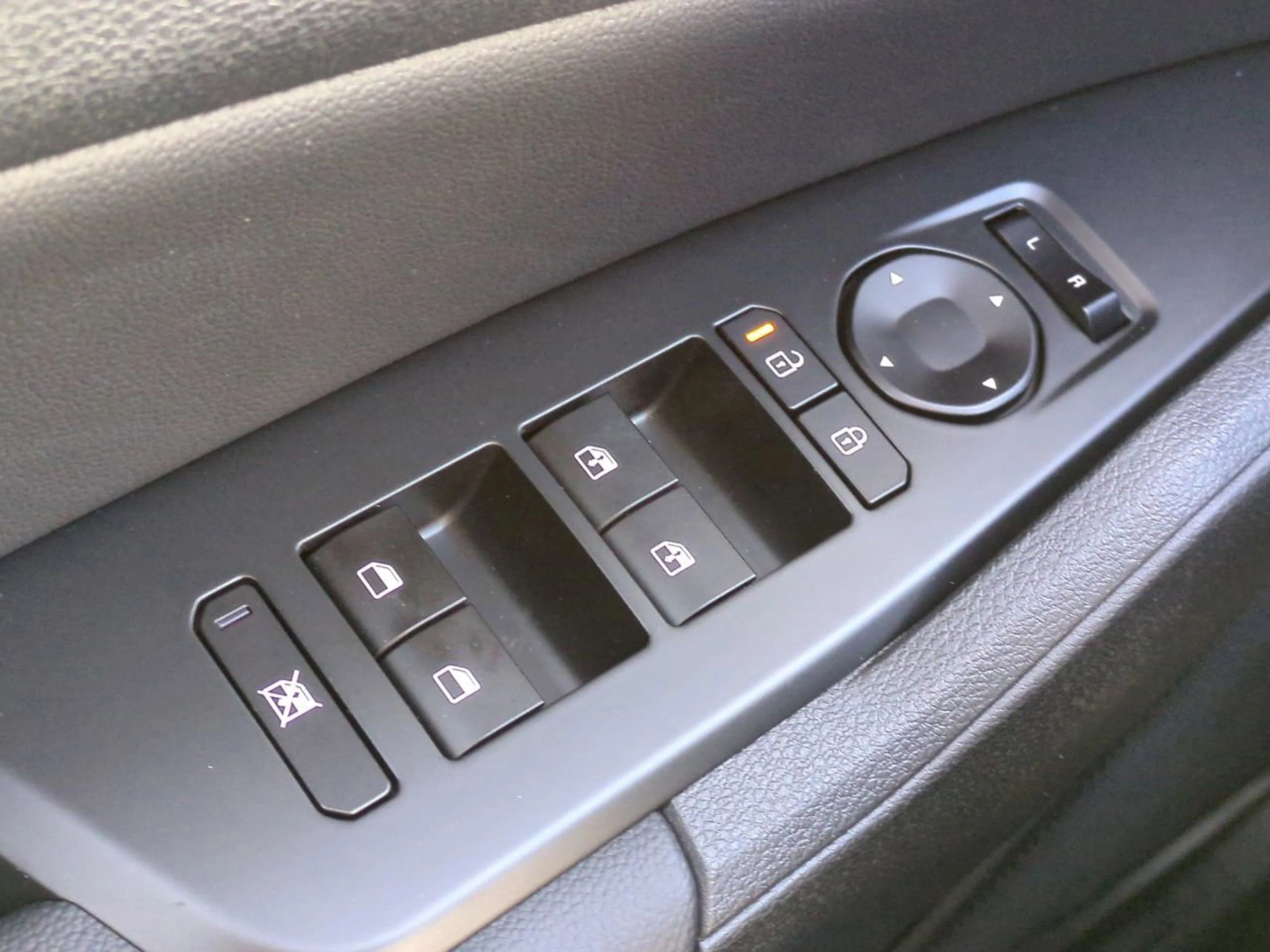 New 2026 Glacial White Pearl Kia EX image 29
