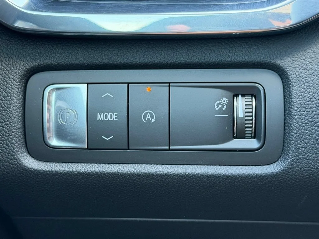New 2026 Sterling Metallic GMC Elevation image 9