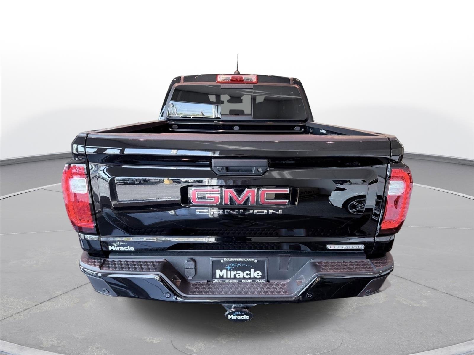 Used 2025 Onyx Black GMC Elevation image 15