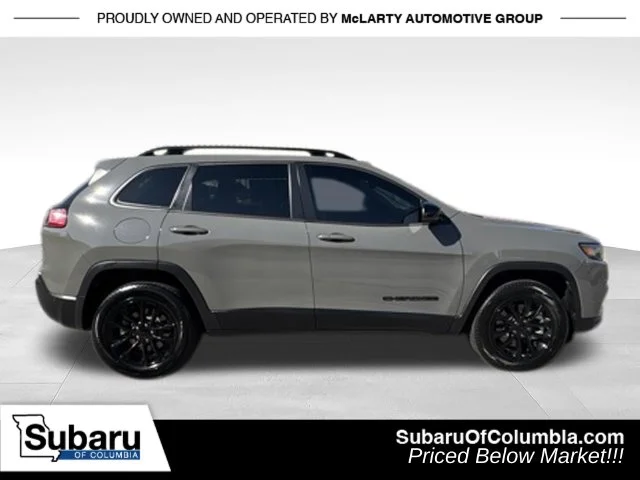 Used 2023 Gray Jeep Altitude image 11
