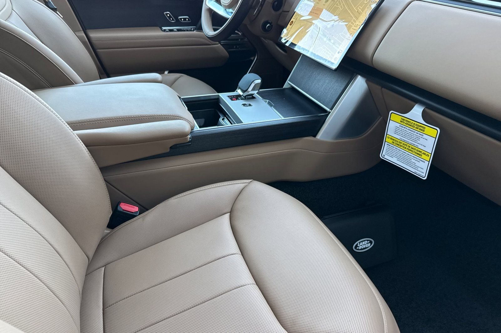 New 2026 Santorini Black Land Rover SE image 17