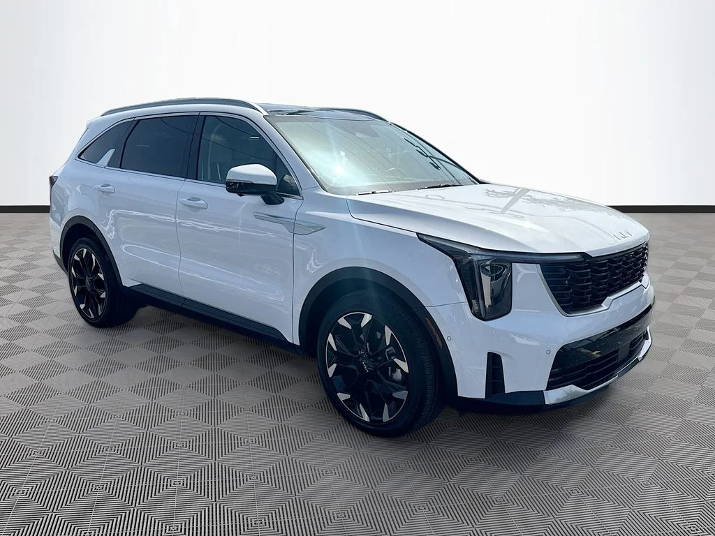 Used 2025 White Kia SX image 4