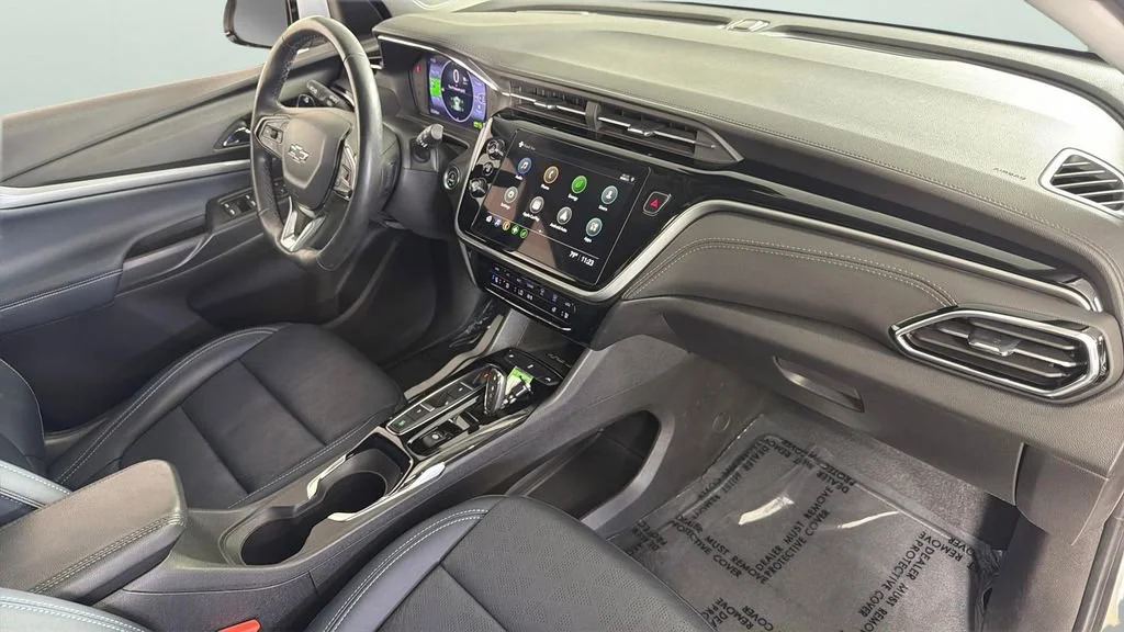 Used 2023 Silver Flare Metallic Chevrolet LT image 34