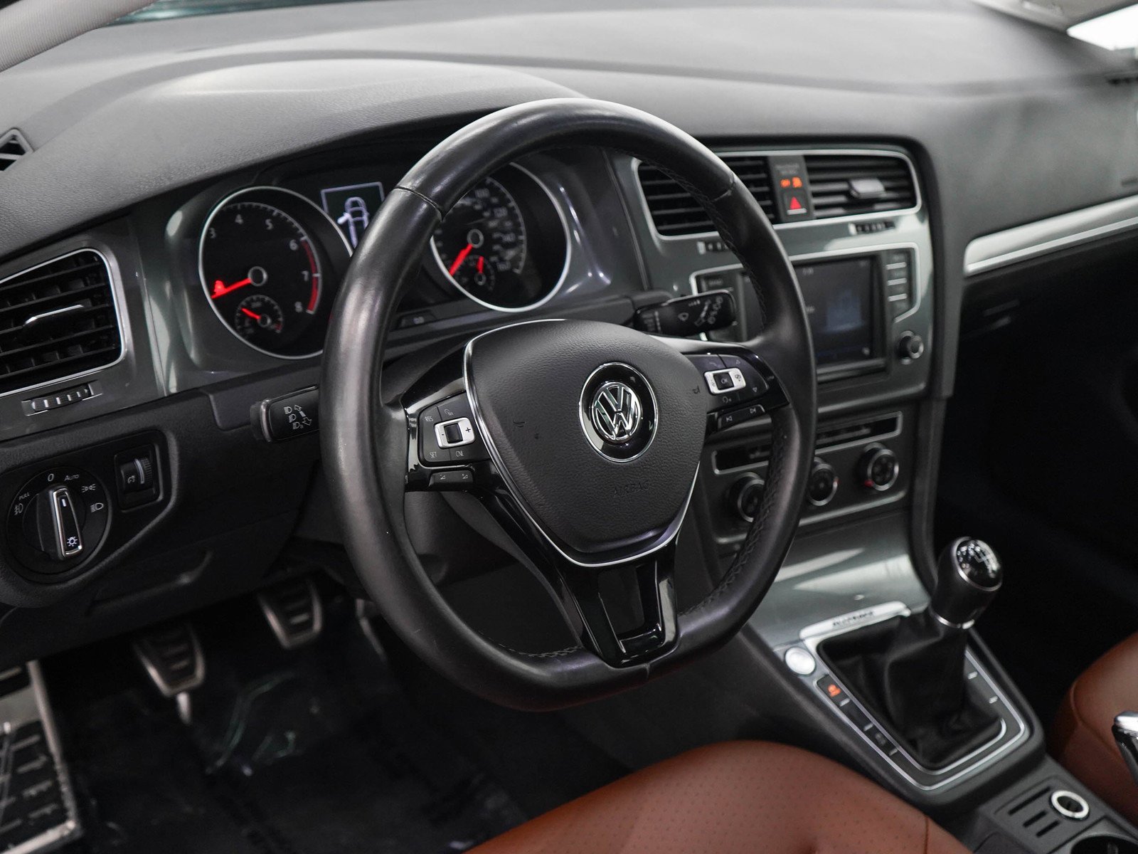 Used 2017 Silk Blue Metallic Volkswagen TSI SE image 21
