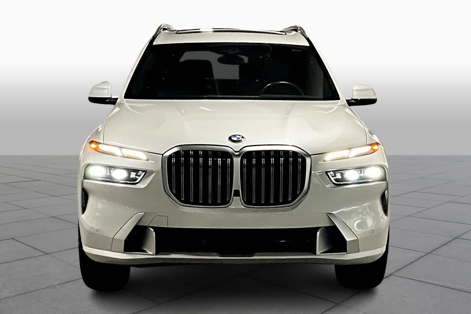 Used 2024 Mineral White Metallic BMW xDrive40i image 4