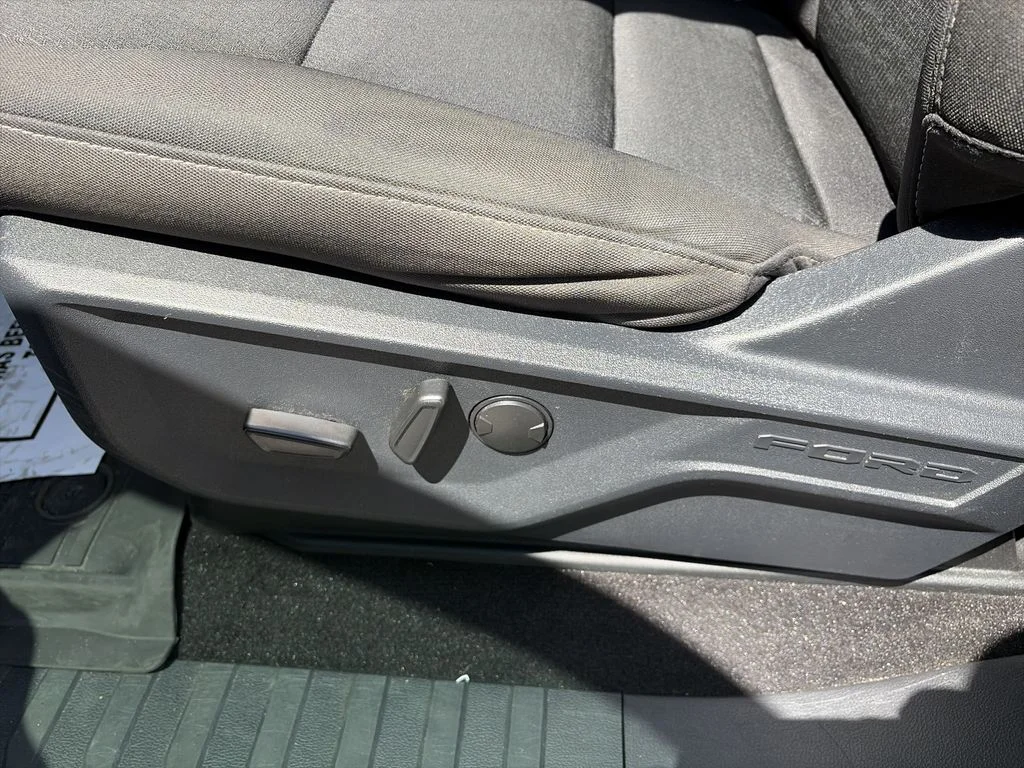 Used 2023 Silver Ford XLT image 13