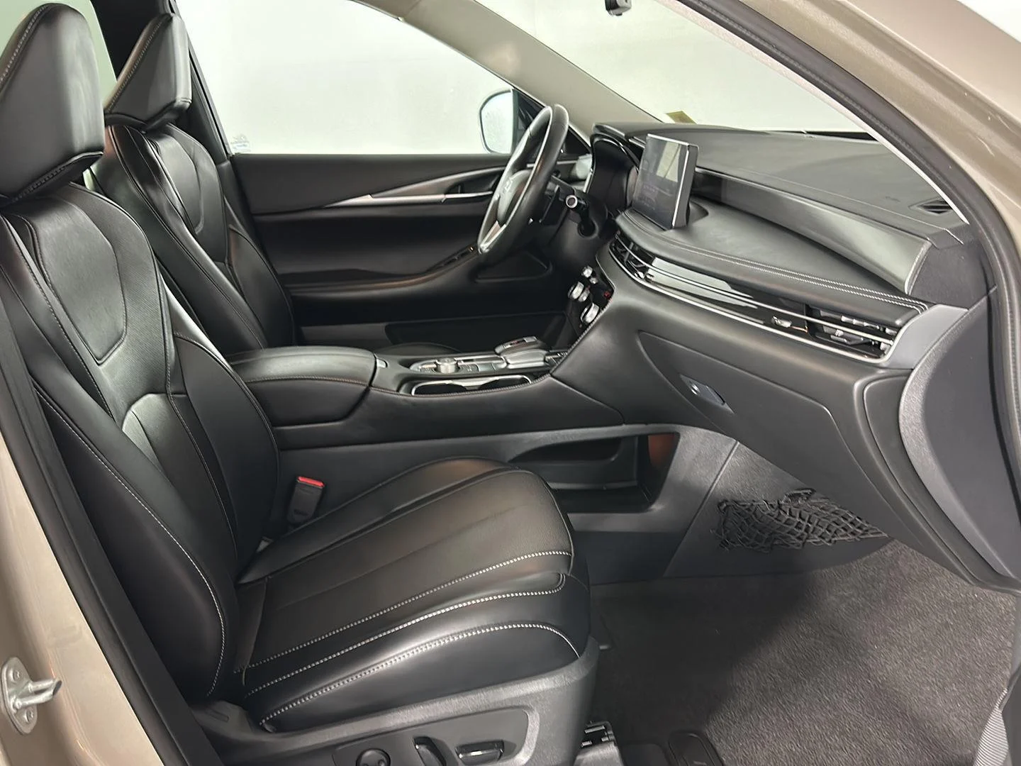 Used 2023 Warm Titanium INFINITI LUXE image 26