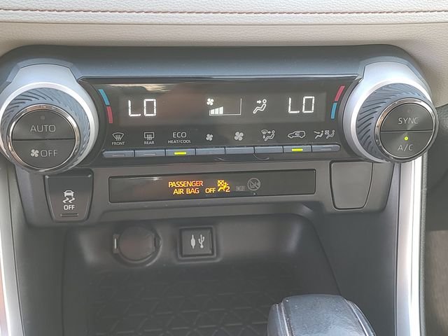 Used 2019 Gray Toyota XLE Premium image 16