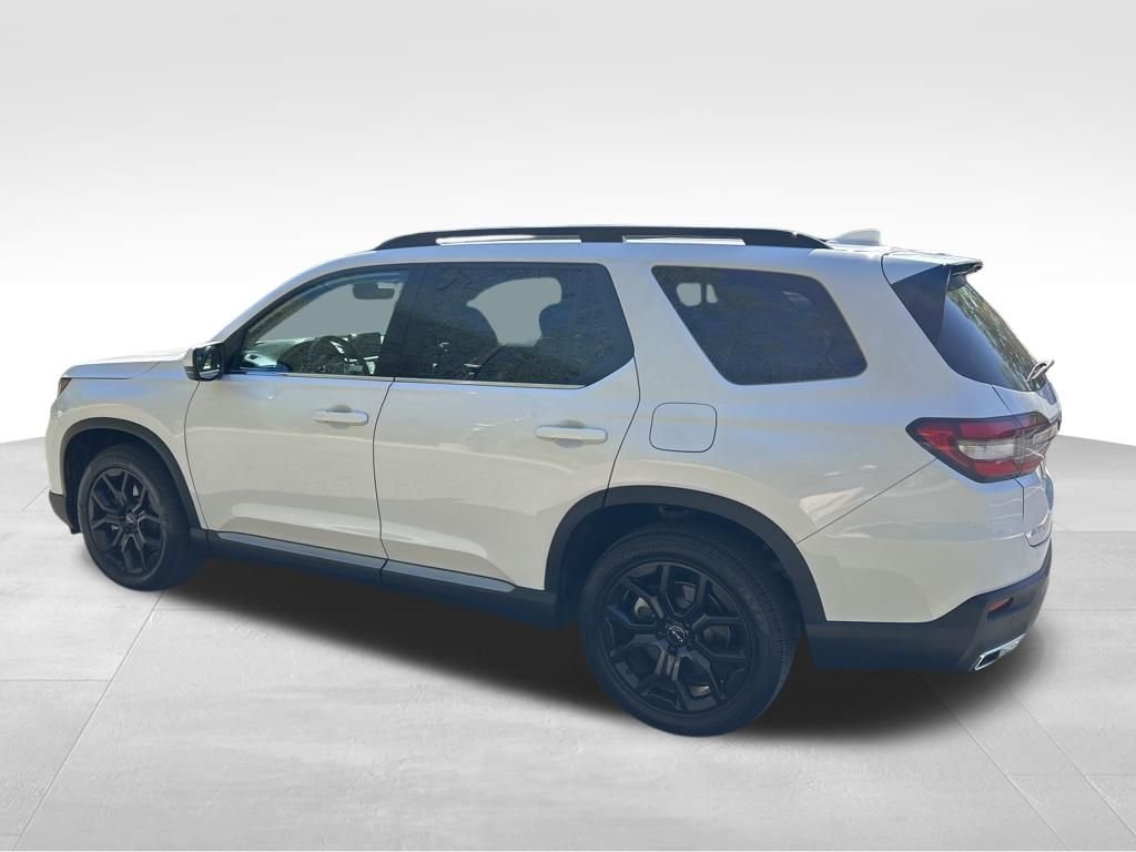 Used 2025 White Honda Touring image 2