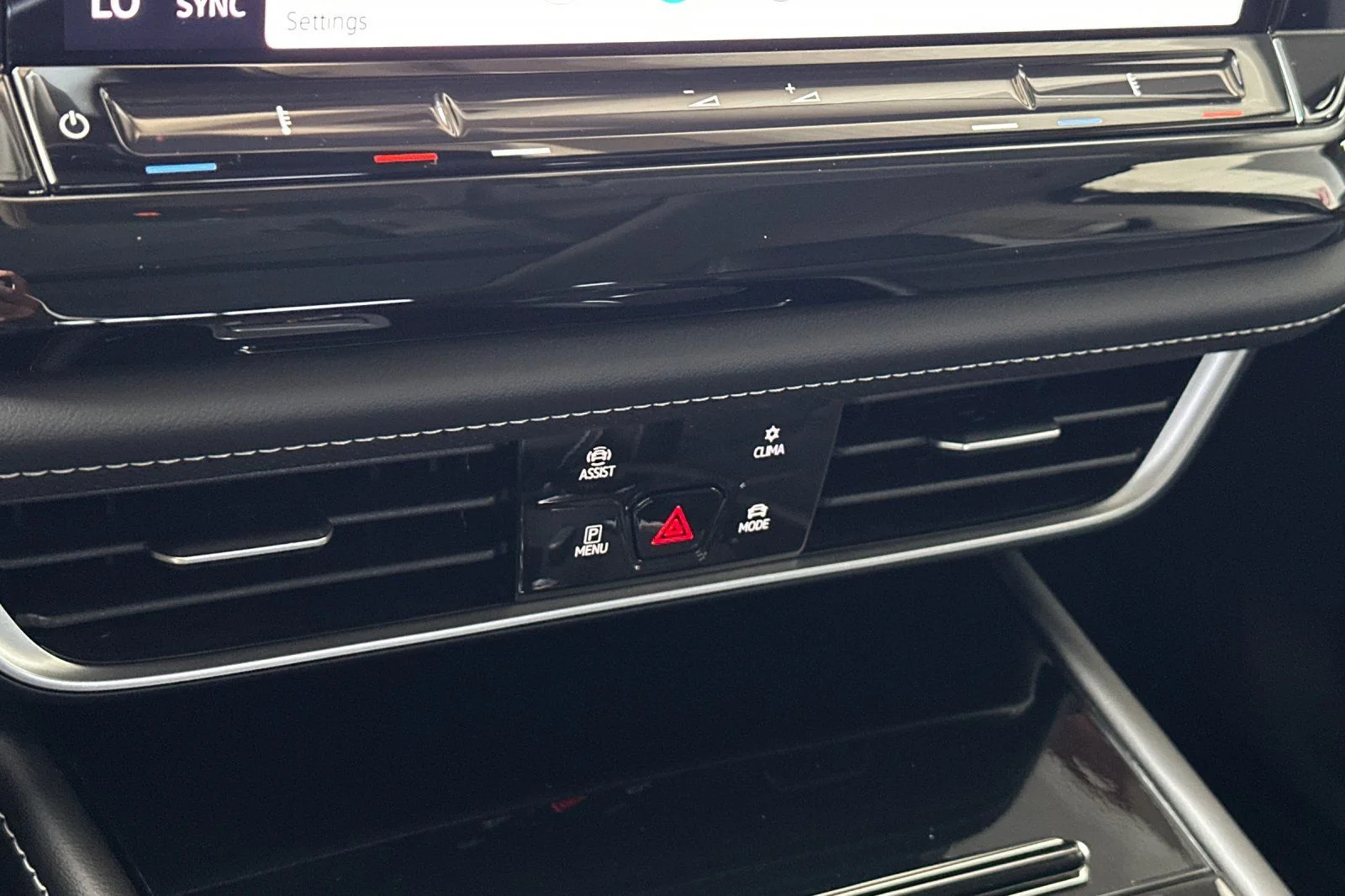 New 2026 Black Volkswagen 2.0T SE w/Technology image 19