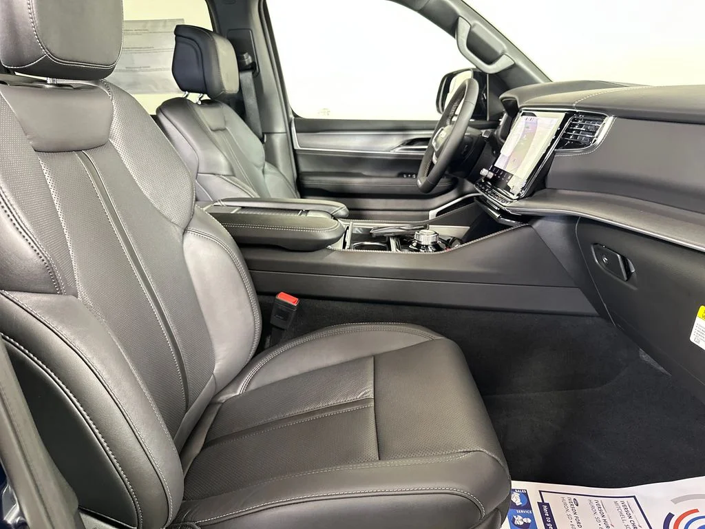 New 2026 Fathom Blue Pearl-Coat Exterior Paint (Late Availability) Jeep Limited Reserve image 30