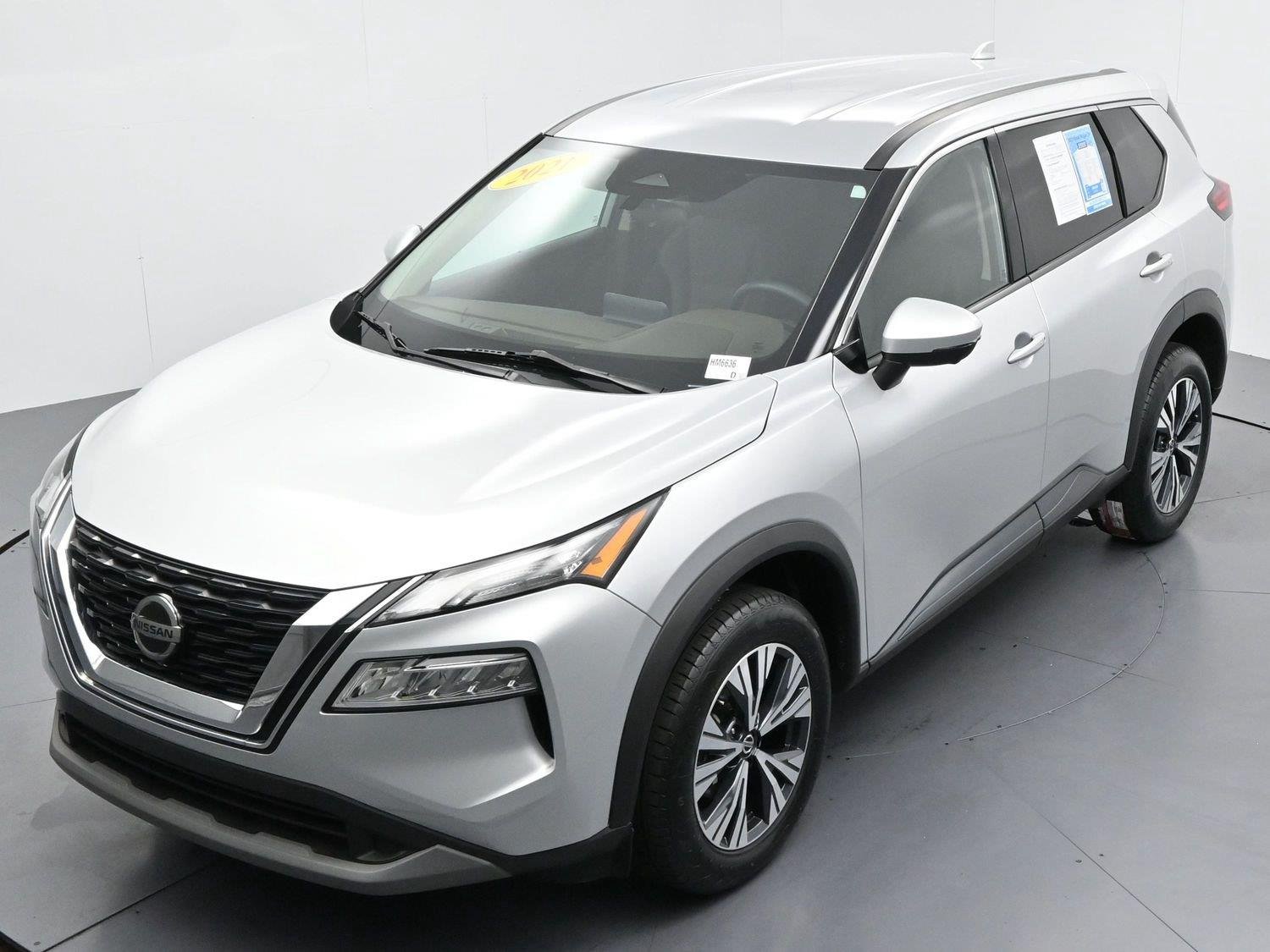Used 2021 Brilliant Silver Metallic Nissan SV image 37