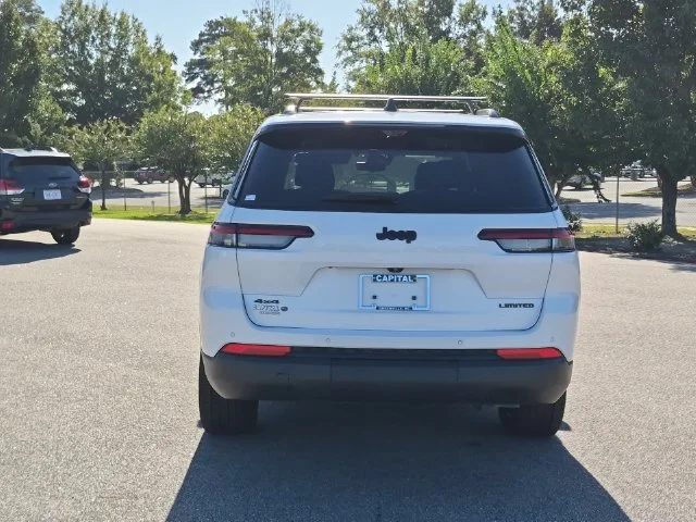 Used 2025 White Jeep Limited image 4