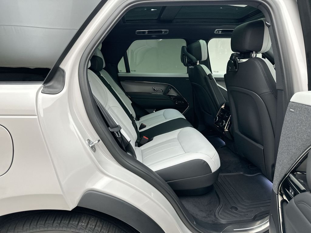 New 2026 Borasco Grey Land Rover Dynamic SE image 7