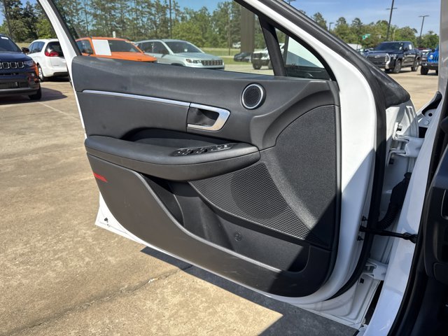 Used 2025 Serenity White Hyundai SEL image 18