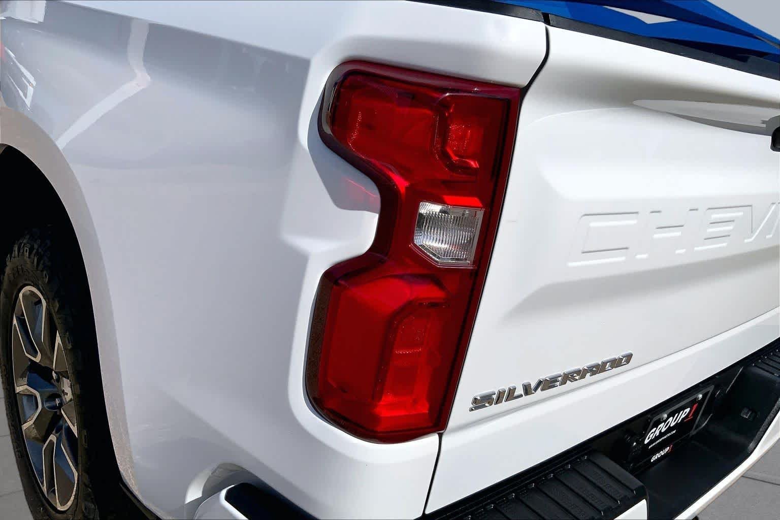 Used 2025 Summit White Chevrolet RST image 29