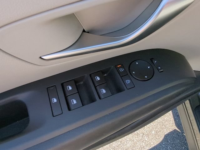 Used 2025  Hyundai SEL image 29