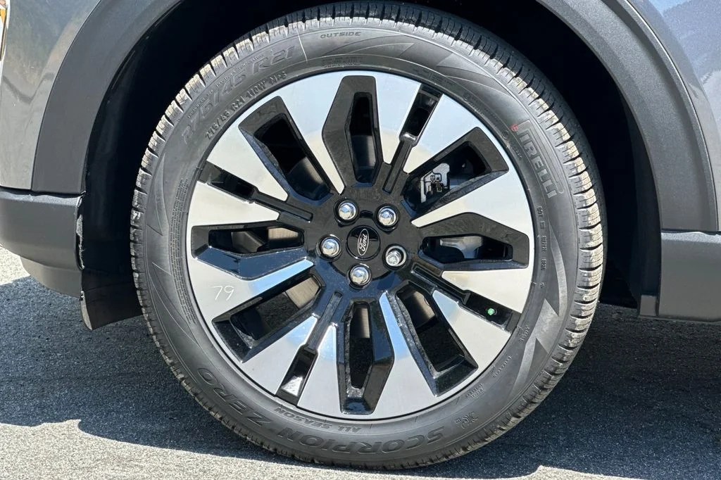 New 2026 Gray Metallic Ford Platinum™ image 28