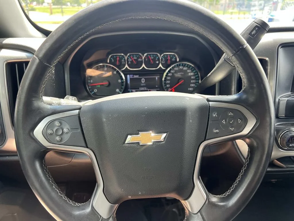 Used 2017 SILVER ICE METALLIC Chevrolet LT image 17