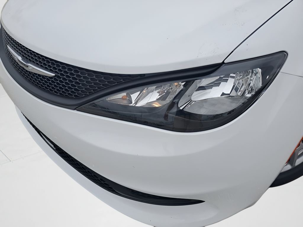 2026 Chrysler Voyager LX - Photo 16