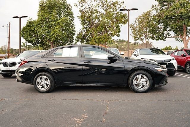 Used 2024 Black Hyundai SE image 5