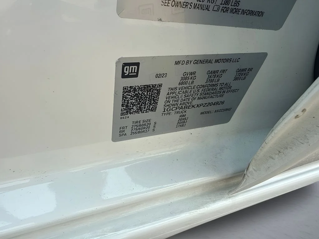 Used 2023 White Chevrolet Custom image 33