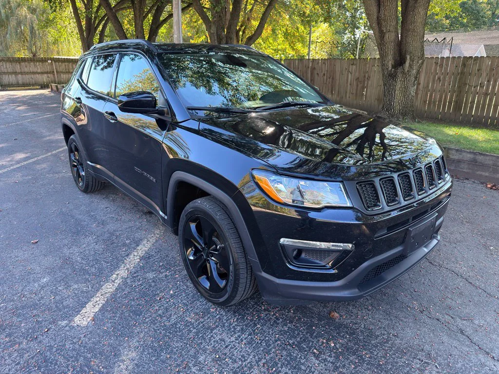 Used 2019 Black Jeep Latitude image 2