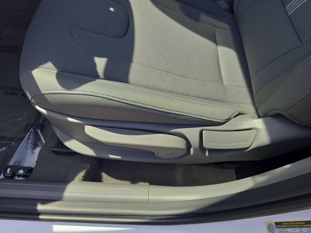 Used 2025 White Hyundai SE image 12