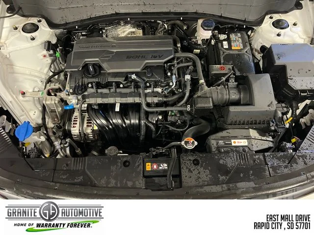 Used 2025 White Hyundai SEL image 29