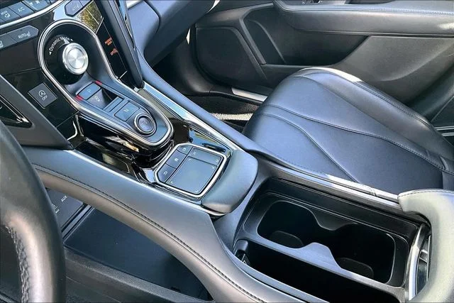 Used 2020  Acura Base image 16