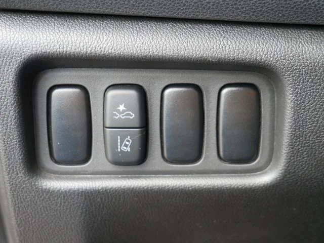 Used 2021 Red Mitsubishi 2.0 LE image 17