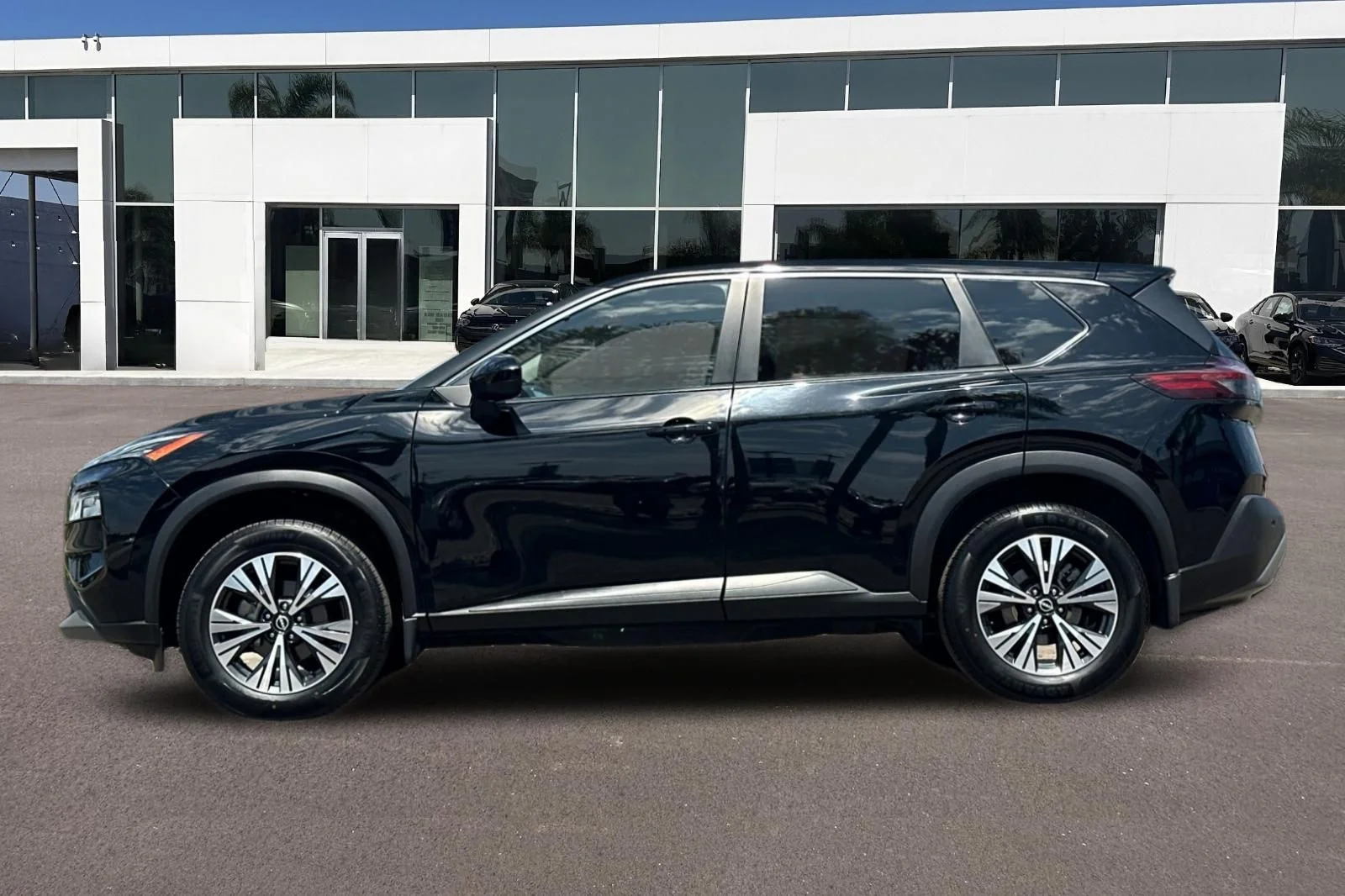 2023 Nissan Rogue SV - Photo 6