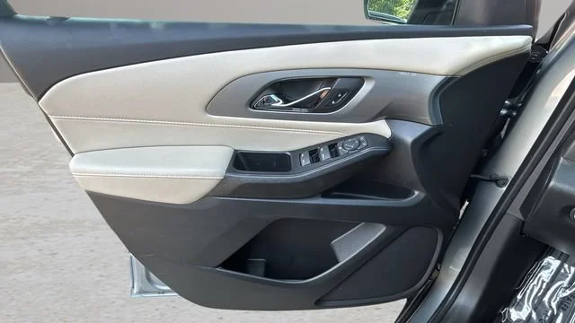 Used 2023 STERLING GRAY METALLIC Chevrolet LS image 17