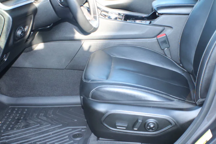 Used 2022 Gray Jeep Limited 4x2 image 12