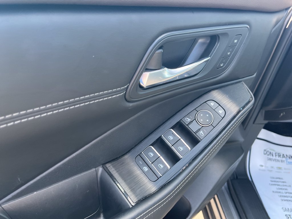 Used 2023 Gray Nissan SL image 10