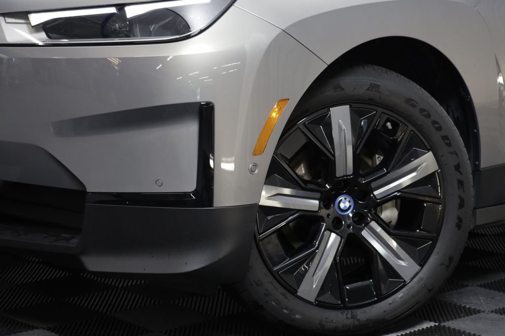 Certified Used 2023 Oxide Grey Met BMW xDrive50 image 3