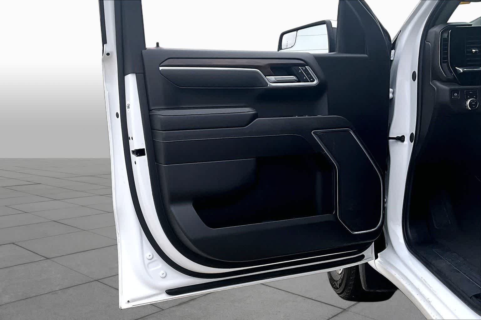 Used 2023 Sterling Metallic GMC AT4X image 22