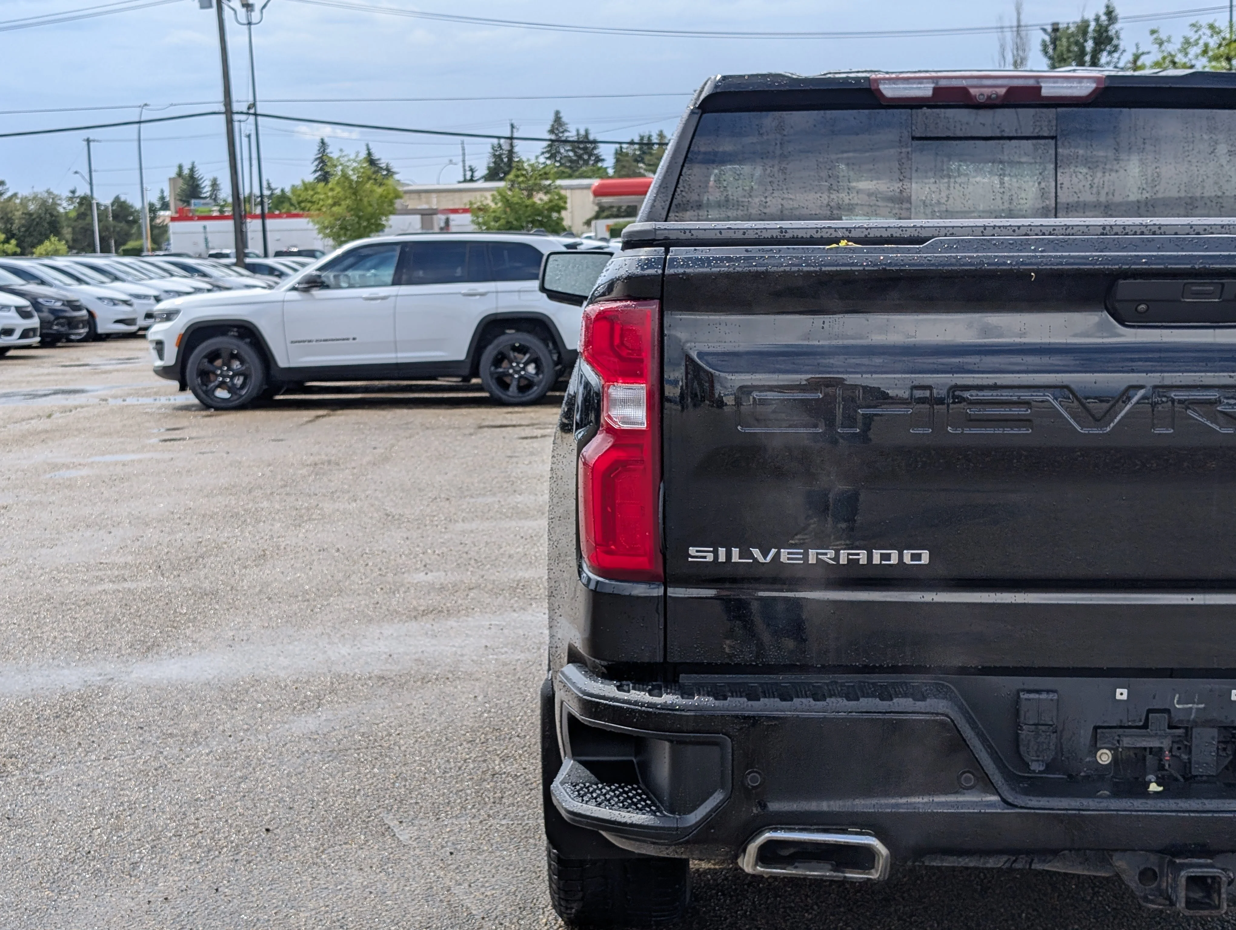 Used 2020 Black Chevrolet High Country image 13