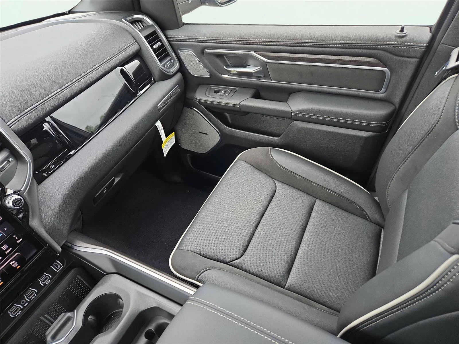 2026 RAM 1500 Laramie - Photo 21