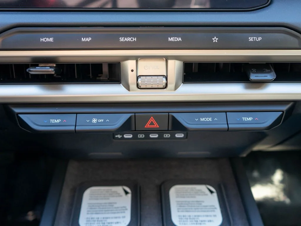 New 2027 Ivory Silver Kia S image 30