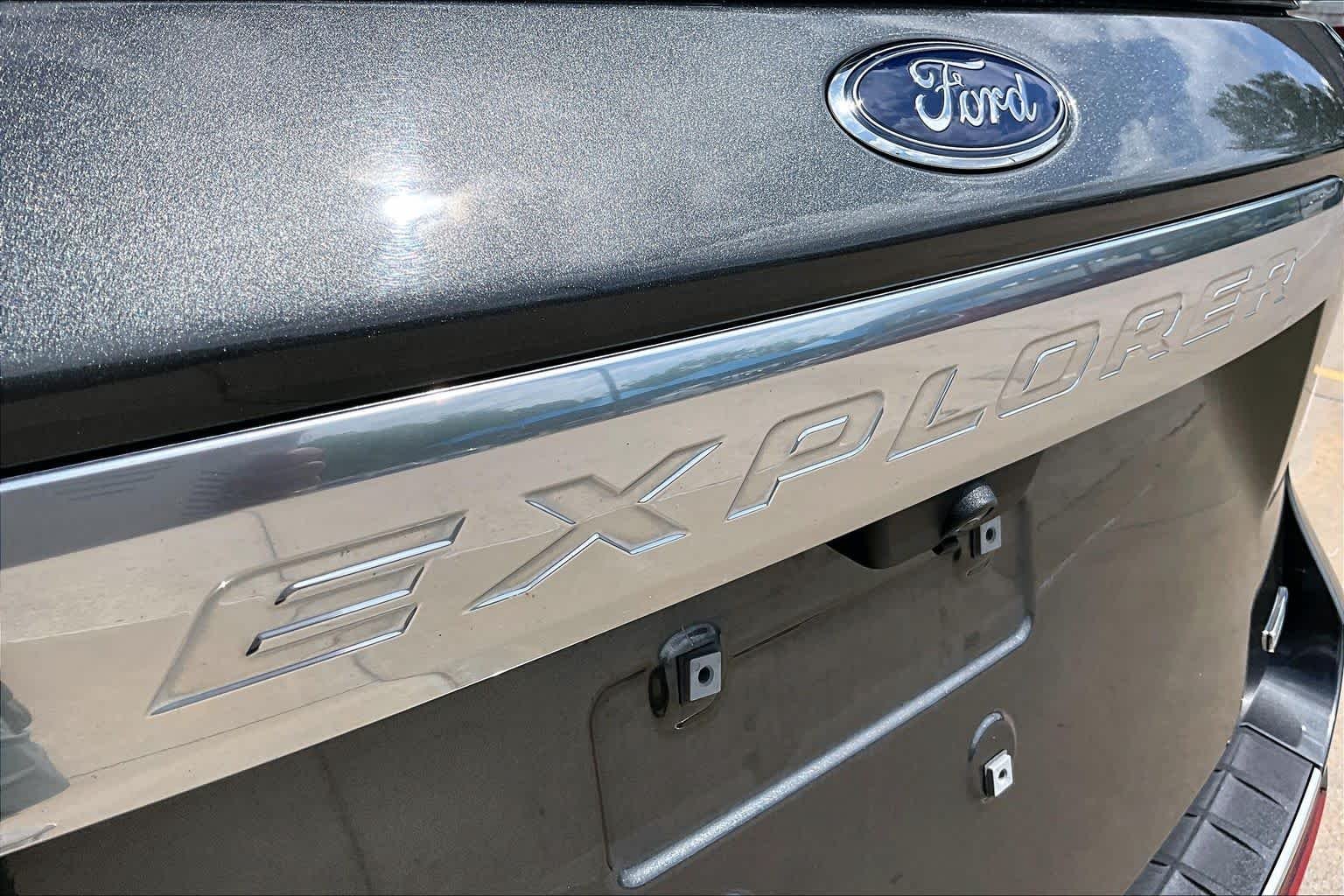 Used 2020 Magnetic Ford Platinum image 31