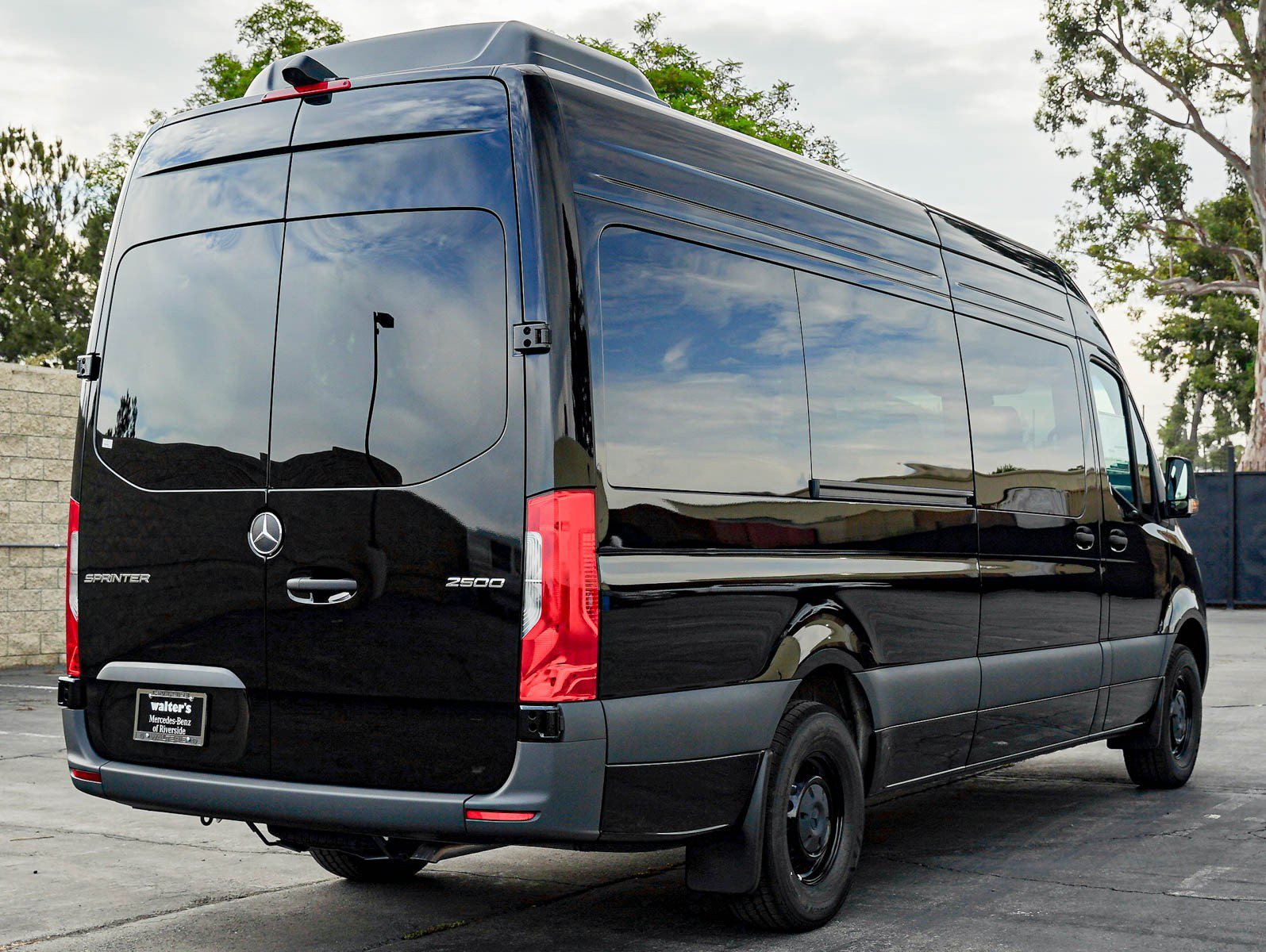 New 2026 Jet Black Mercedes-Benz 2500 High Roof I4 Diesel 170 RWD image 4