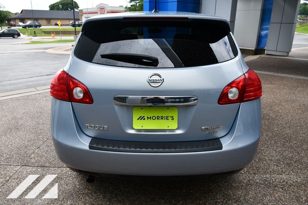 Used 2013 Blue Nissan S image 6
