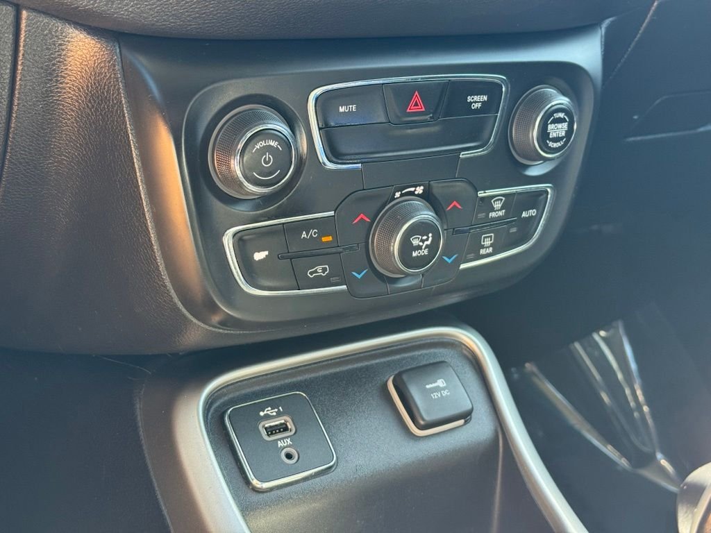 Used 2020 Red Line Jeep Latitude image 14