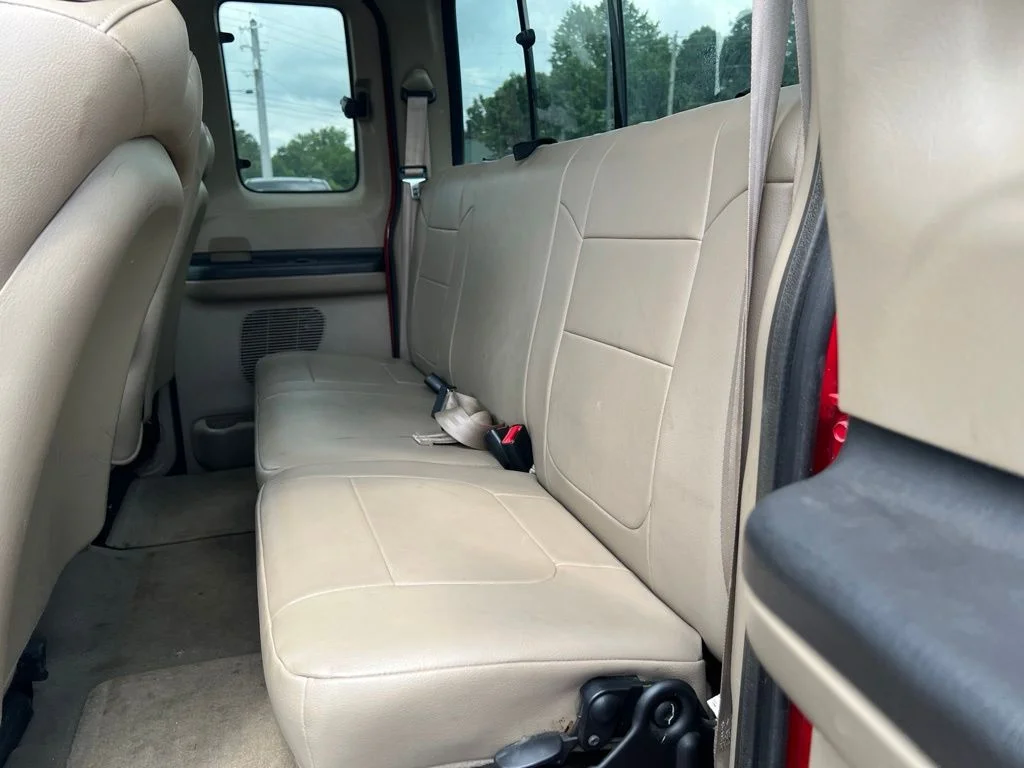 Used 2005 Red Ford  image 7