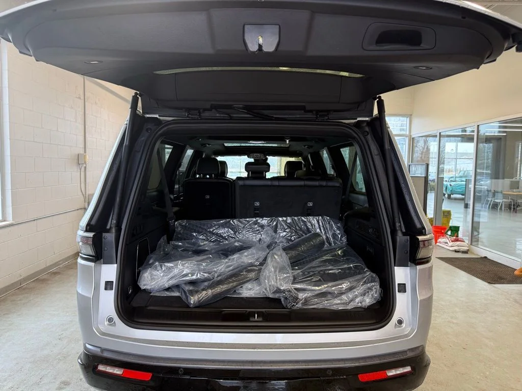 New 2026 Silver-Zynith Exterior Paint Jeep  image 37