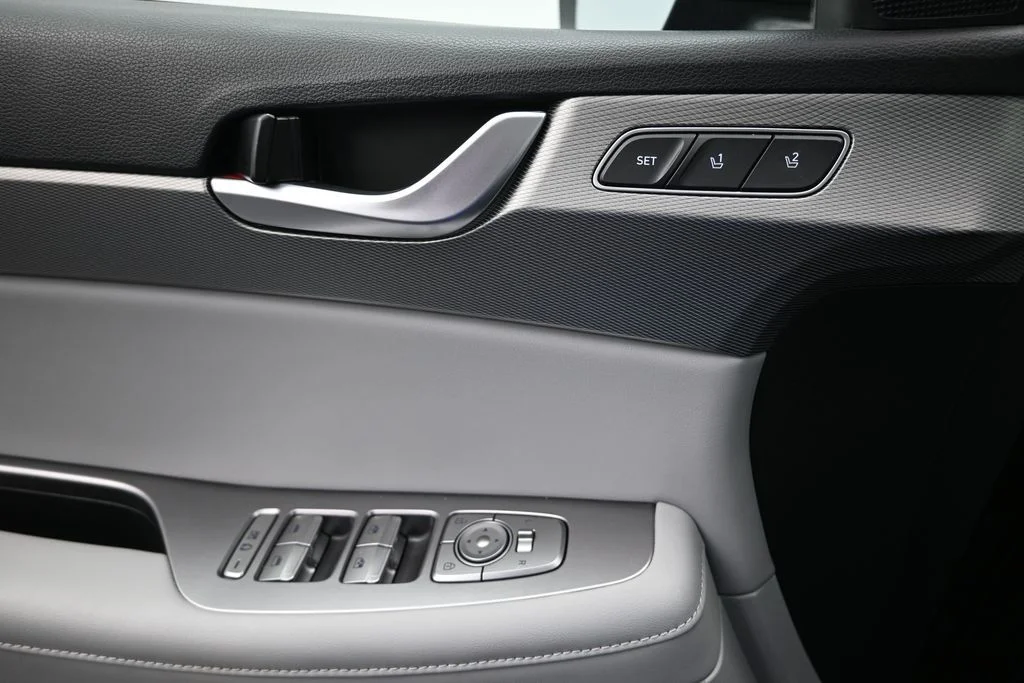 Used 2022 Abyss Black Pearl Hyundai SEL image 17